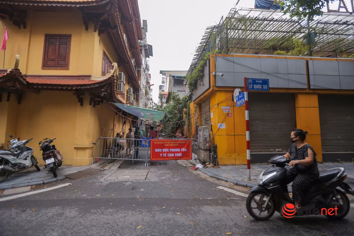 Phong toa nhieu con pho gan BV Viet Duc, khoang 1.000 nguoi nha benh nhan di cach ly-Hinh-7