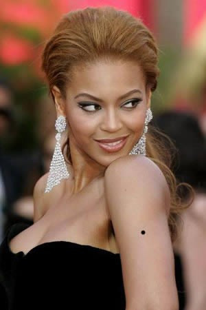 Nốt ruồi mọc ở cánh tay: Người có nốt ruồi mọc ở cánh tay rất biết quản lý tiền bạc. (Thông tin trong bài chỉ mang tính tham khảo).