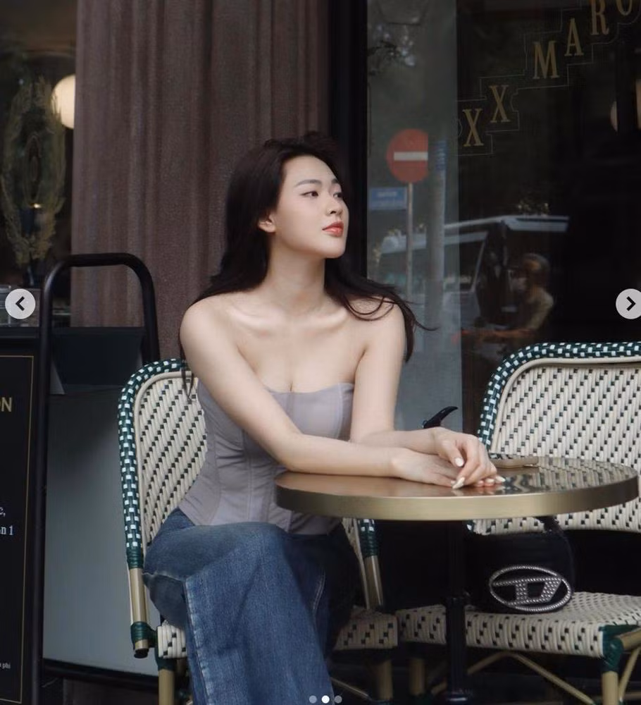 Người đẹp nhận được lời khen của dân tình. Trang phục tôn được hết đường cong vóc dáng của nữ diễn viên.