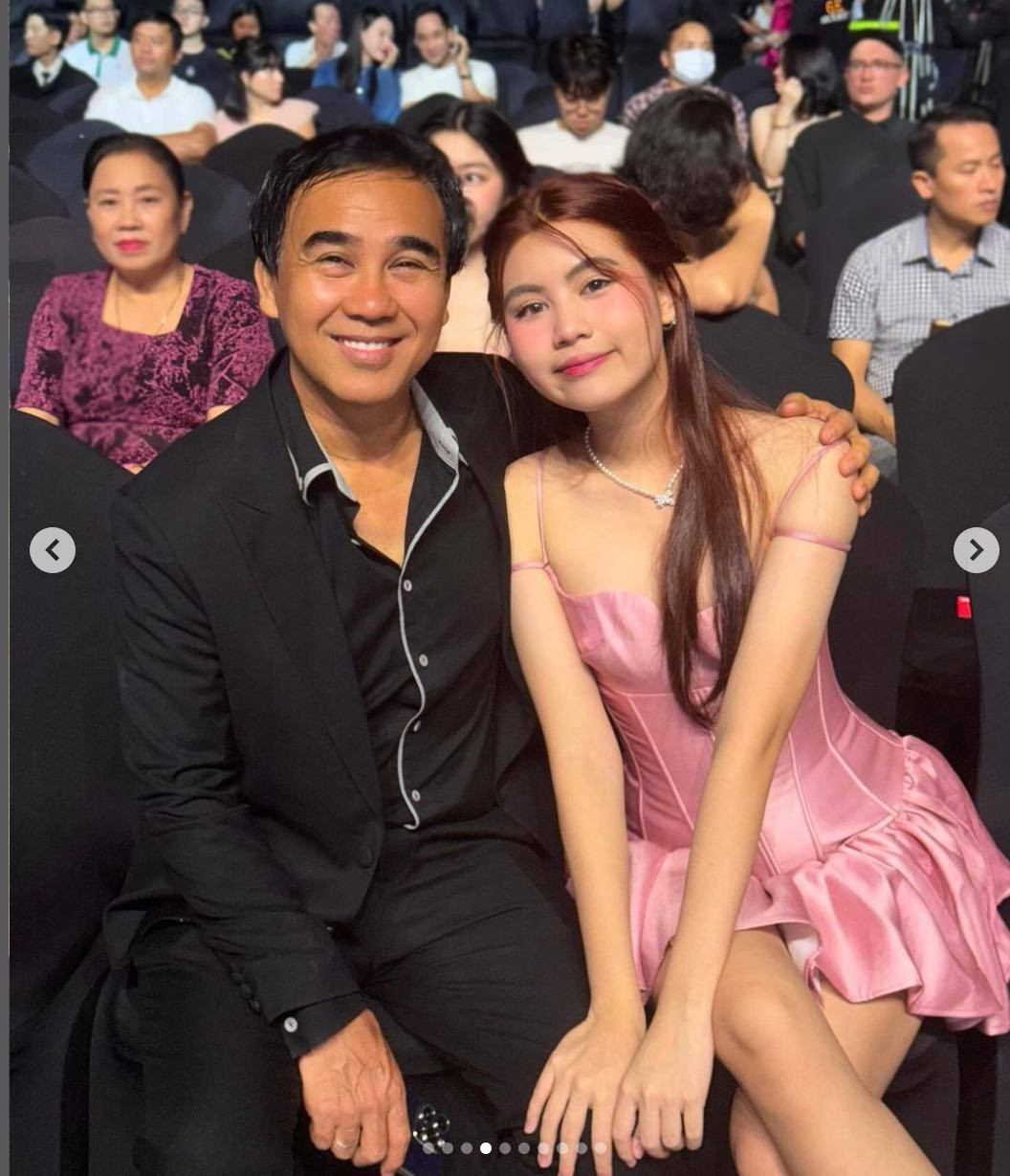 Con gái Quyền Linh diện váy ngắn khoe chân thon Con gai Quyen Linh dien vay ngan khoe chan thon