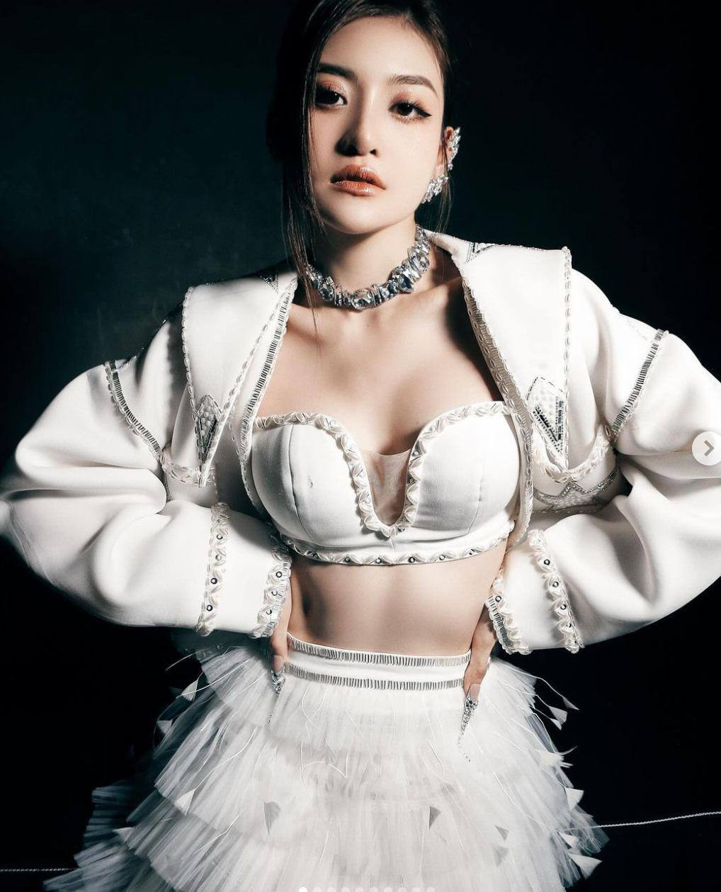 Thùy Anh sở hữu body uốn lượn, dùng “tinh thần thép” để giảm cân - Hình 4 Thuy Anh so huu body uon luon, dung “tinh than thep” de giam can-Hinh-4