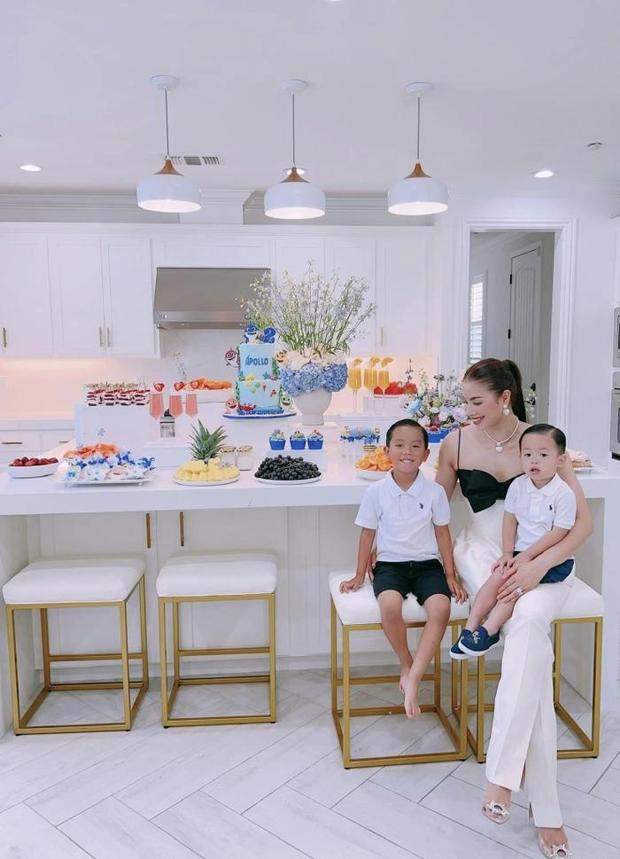 Mỹ nhân gốc Hải Phòng tập trung vun vén gia đình nhỏ và dành nhiều thời gian để chăm sóc bản thân thông qua việc thường xuyên tập luyện yoga. (Ảnh: FBNV)