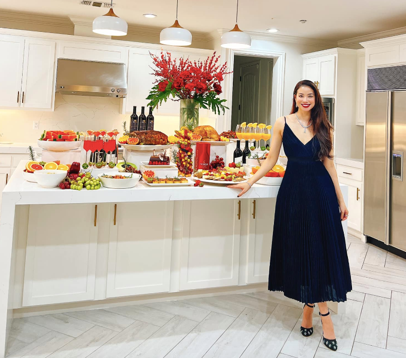 Hiện tại, Hoa hậu Phạm Hương có cuộc sống hôn nhân hạnh phúc bên chồng doanh nhân giấu mặt cùng hai con trai. (Ảnh: FBNV)