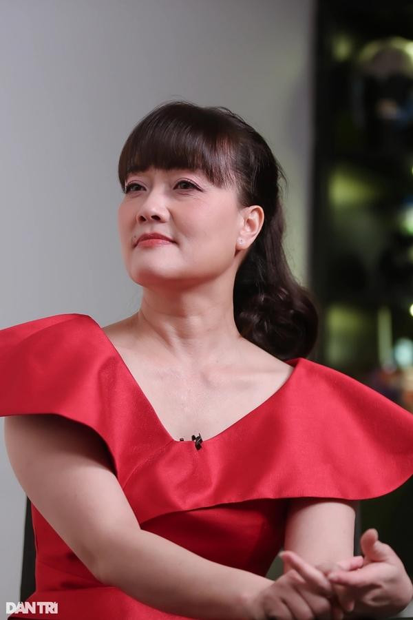 rước nay, Vân Dung kín tiếng về đời tư, chưa từng gặp thị phi trên truyền thông và mạng xã hội. Nữ diễn viên cho biết trên sân khấu, cô thường đóng vai ồn ào, nhưng ngoài đời lại là mẫu phụ nữ hướng nội, nhút nhát. Một khi bước xuống sân khấu, Vân Dung chỉ muốn dành thời gian cho gia đình và chăm sóc bản thân.