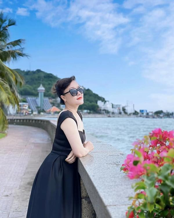 hiều khán giả quen với hình ảnh "độc lạ" của Vân Dung qua các vai diễn hài. Một số ý kiến gọi cô là "người phụ nữ xấu nhất Việt Nam". Tuy nhiên, Vân Dung không xem đây là sự thiệt thòi. Cô tự hào vì thương hiệu "xấu mà duyên, không đụng hàng" đã tạo dựng cho riêng mình suốt 2 thập kỷ qua.