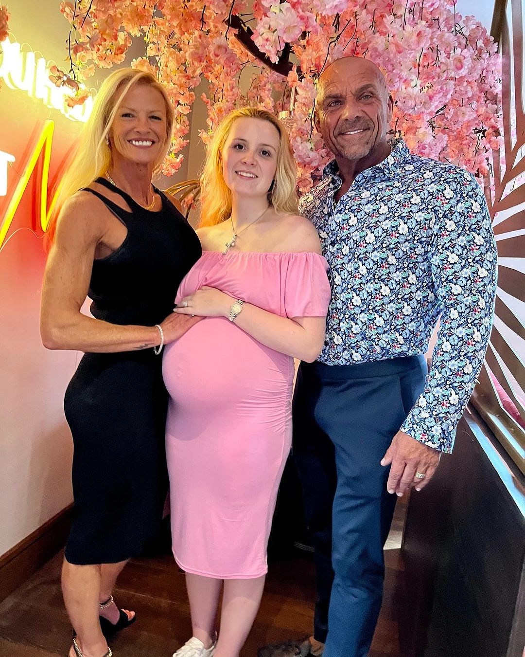 Vợ chồng Betts có với nhau hai con, một trai và một gái. Con gái lớn Skye của Kim kết hôn vào cuối tháng 5/2023 và hiện đã sinh con đầu lòng. Skye thừa hưởng tình yêu bộ môn thể hình từ cha mẹ và theo đuổi con đường chuyên nghiệp. Trên trang cá nhân, cô chia sẻ hình ảnh thay đổi hình thể theo hướng tích cực nhờ tập gym, từ đó tạo động lực cho nhiều cư dân mạng.