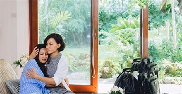 Anh trai toi mat, chi dau vac bung bau ve que, bo me khoc