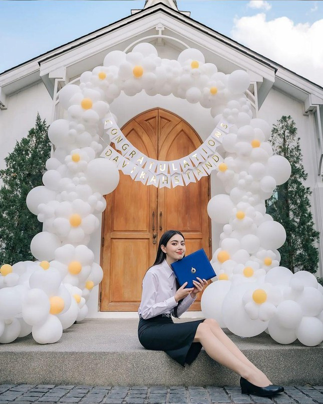 ‘Hot girl’ Thai Lan Mai Davika nhan bang thac si, cong dong mang khen-Hinh-6