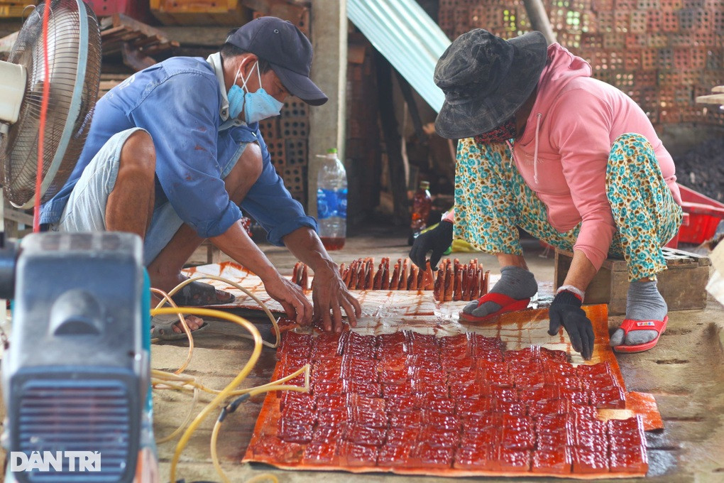 Nhọc nhằn người giữ nghề đúc tượng ông Công, ông Táo ở Hội An - Hình 3 Nhoc nhan nguoi giu nghe duc tuong ong Cong, ong Tao o Hoi An-Hinh-3