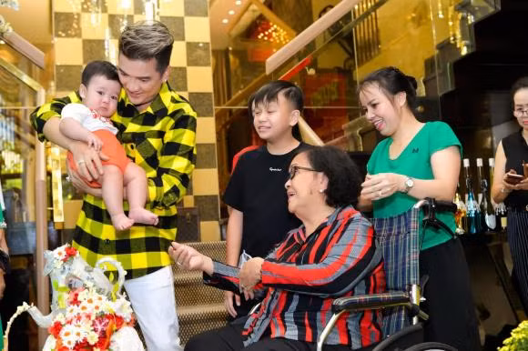 Mung sinh nhat me, Dam Vinh Hung noi mot cau hieu ro moi quan he