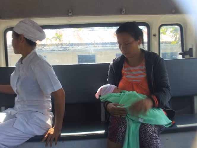 Vu bat coc tre so sinh: Co dau hieu mua ban tre em?-Hinh-4