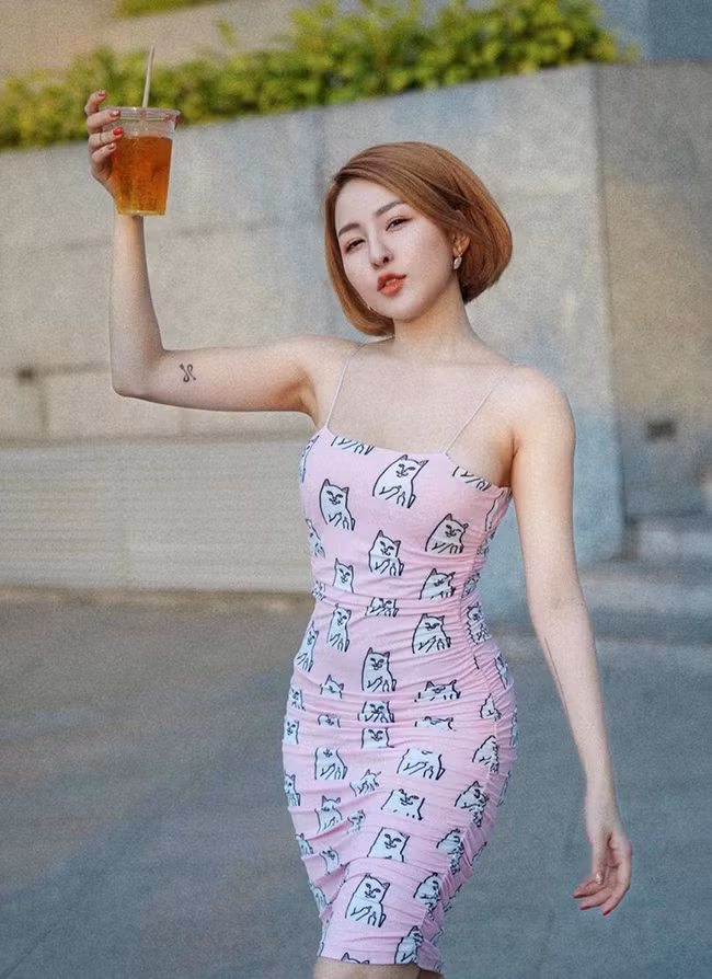 Đây cũng là item không thể thiếu của một cô nàng thích sự quyến rũ, gợi cảm.