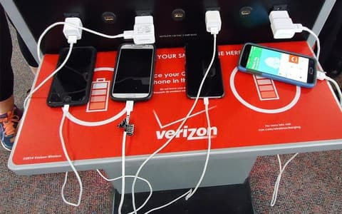 Nhung noi khong nen cam sac dien thoai, de bi danh cap thong tin-Hinh-3