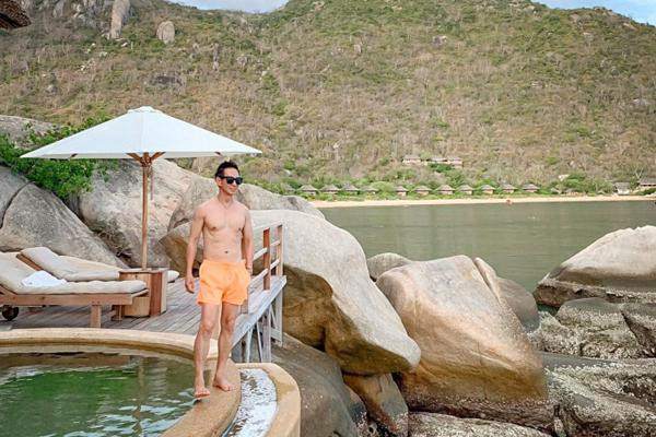 nh thường xuyên khoe những hình ảnh phô bày được vẻ đẹp các múi cơ săn chắc.