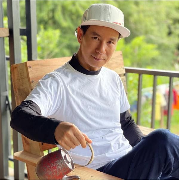 ##b###Lý Hải vẫn nổi tiếng là một nam nghệ sỹ sở hữu thân hình cường tráng dù đã ở độ tuổi trung niên. Trên trang cá nhân, nam nghệ sỹ Lý Hải đã cho khán giả “mục sở thị” body săn chắc, dù đã ở độ tuổi 54.