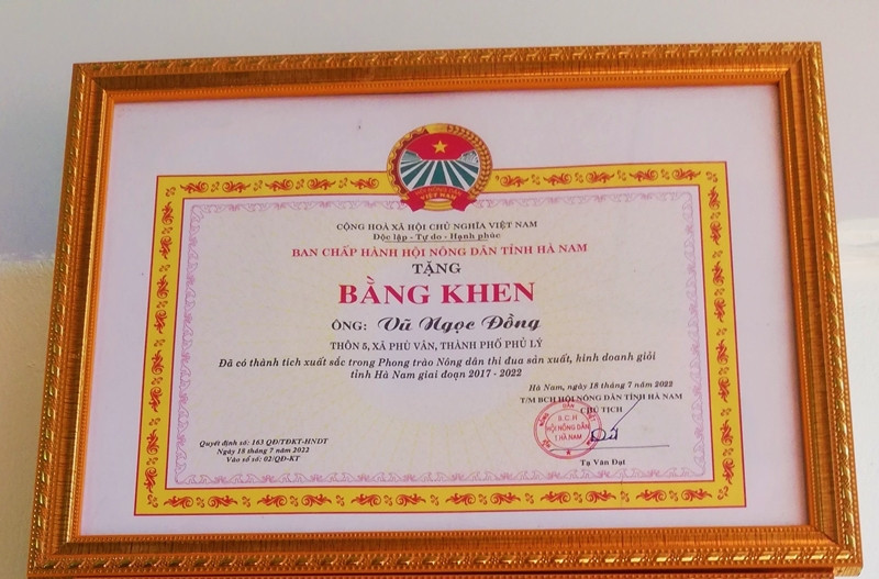 Anh nông dân trả lương cao cho mình bằng trồng hoa hồng cổ Sa Pa - Hình 3 Anh nong dan tra luong cao cho minh bang trong hoa hong co Sa Pa-Hinh-3