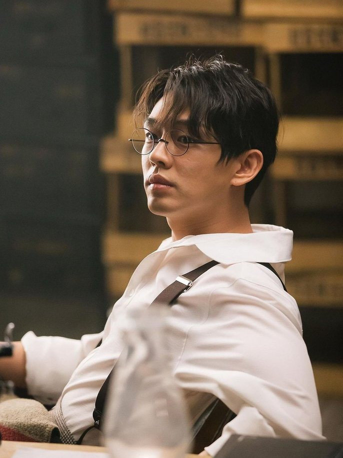 Nhan hang lao dao khi nghe si vap tranh cai, bi tay chay-Hinh-5