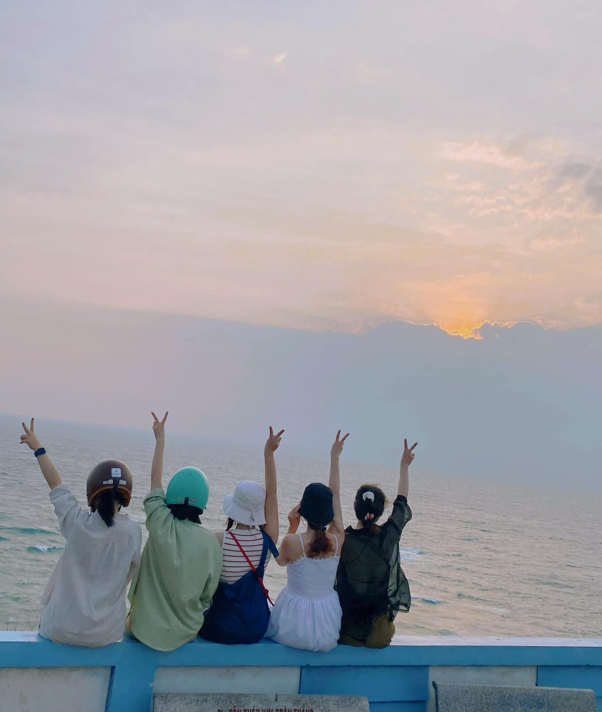 Trai nghiem nang gio o Phu Quy voi hoi ban than