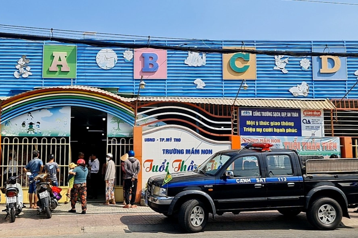 Kẻ cầm dao uy hiếp 2 bé ở trường có đời sống phức tạp - Hình 2 Ke cam dao uy hiep 2 be o truong co doi song phuc tap-Hinh-2