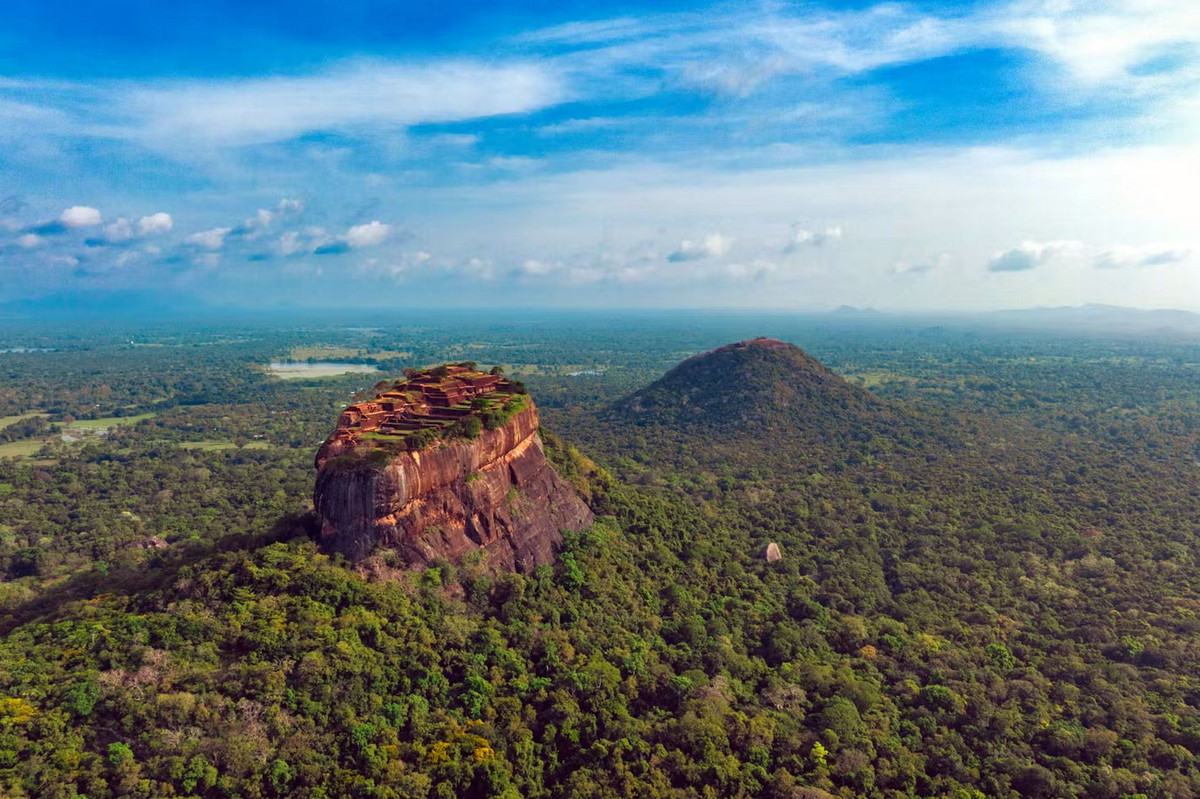 Vào năm 1982, đá Sư tử Sigiriya đã được UNESCO công nhận là Di sản văn hóa thế giới. Ảnh: Timbuktu Travel.