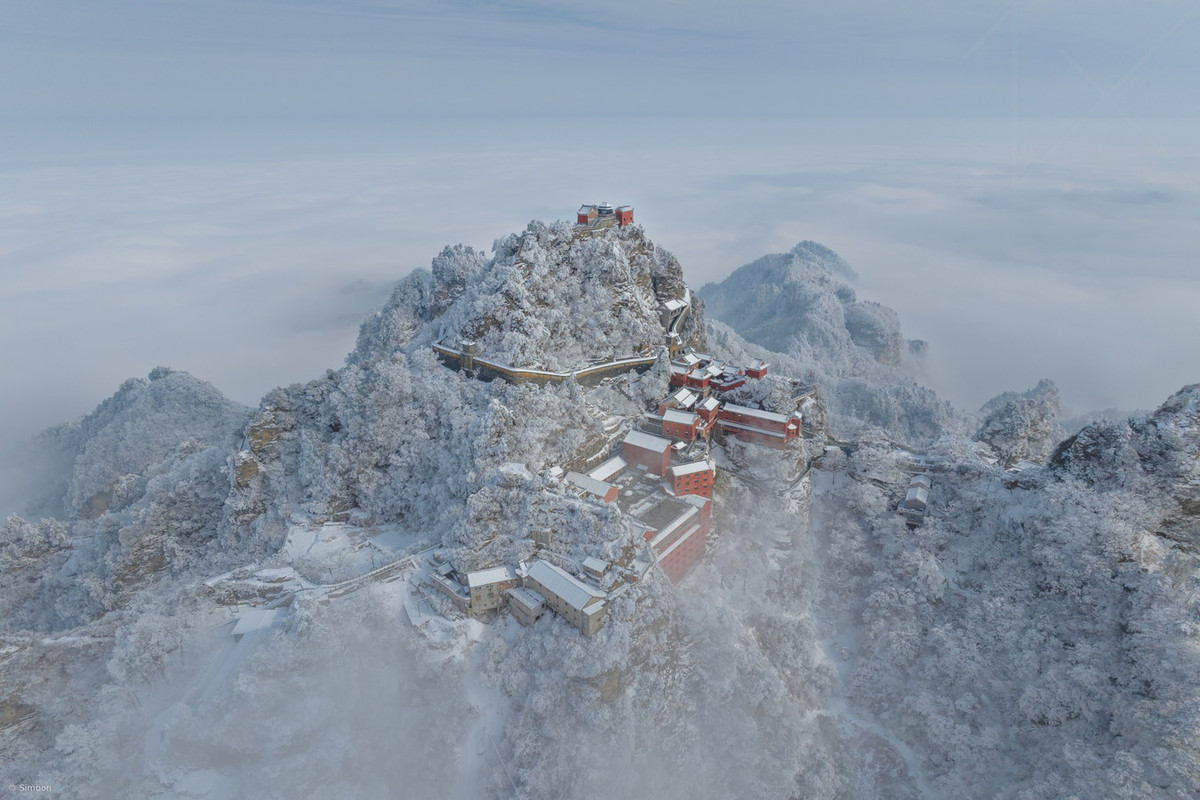 Đạo giáo ở núi Võ Đang thịnh vượng nhất vào thời Minh. Việc này có quan hệ trực tiếp đến việc Yên vương Chu Đệ - người sau này trở thành hoàng đế thứ ba của nhà Minh - có sự hỗ trợ tinh thần từ các đạo sư nơi đây. Ảnh: 1x.com.