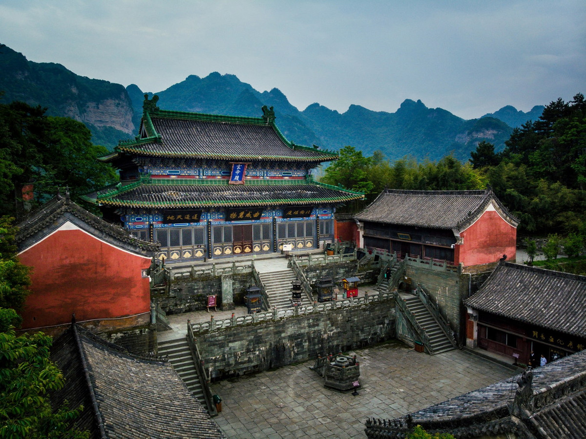 Sang đến đời Thanh, đạo Giáo vẫn được coi trọng, và các công trình trên núi Võ Đang tiếp tục được củng cố và mở rộng. Ảnh: George Thompson.