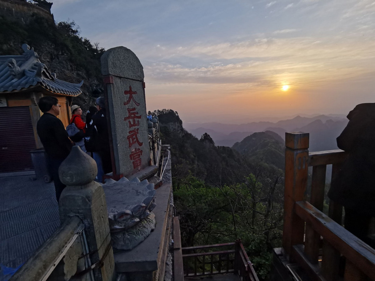 Năm 1994, ngọn núi huyền thoại cùng các di tích lịch sử có liên quan đã được UNESCO công nhận là Di sản văn hóa thế giới. Ảnh: Trip.com.