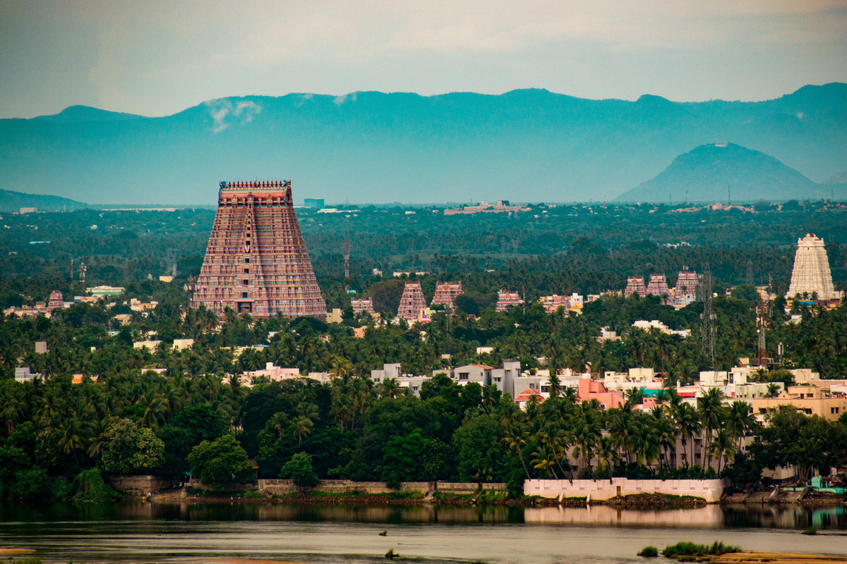 Với khuôn viên trải rộng trên diện tích 63 ha, tương đương với gần 100 sân bóng theo tiêu chuẩn FIFA, Srirangam chính là ngôi đền còn hoạt động lớn nhất trên thế giới. Ảnh: CTRG-2021.