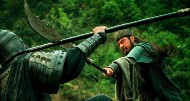 Vu khi xuat hien 200 lan trong Thuy Hu, chem sat nhu chem bun