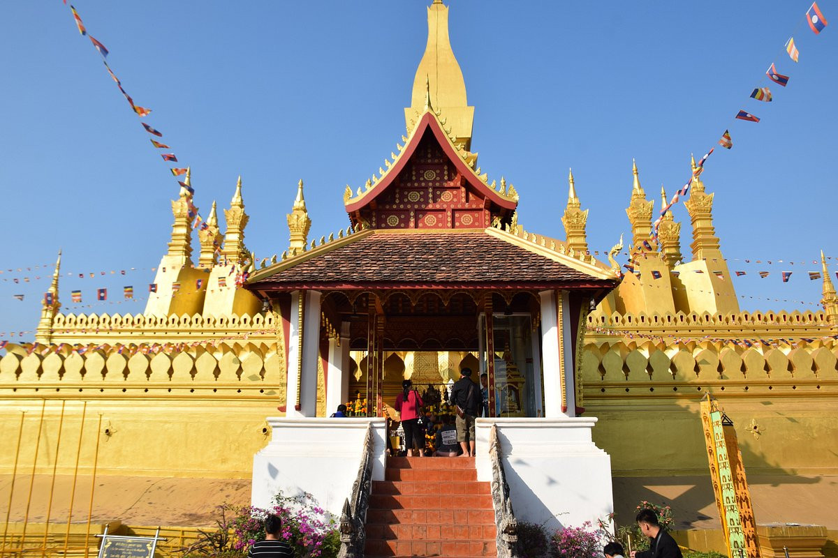 Thạt Luổng đã bị phá hủy trong cuộc xâm lược của người Thái vào thế kỷ 19, nhưng sau đó đã được khôi phục nguyên trạng. Ảnh: Tripadvisor.