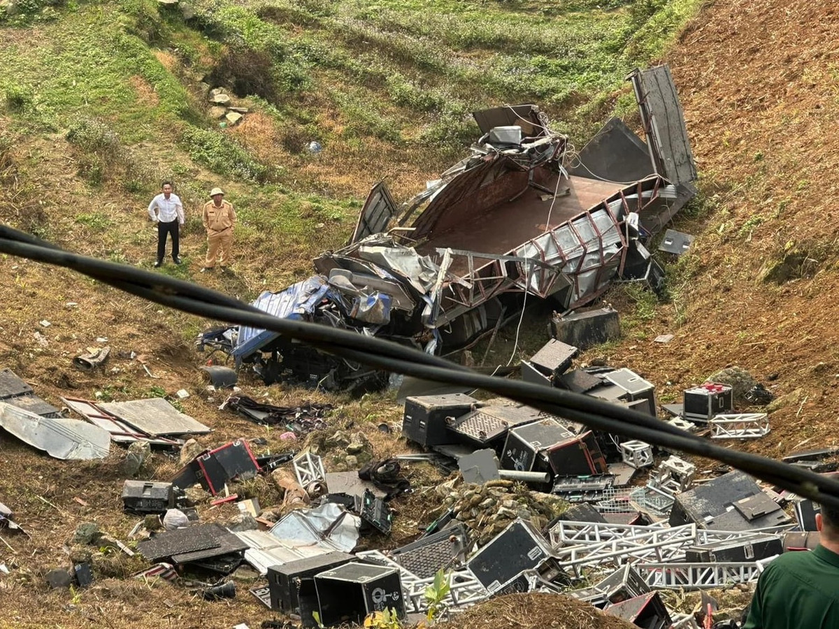 Xe tai mat phanh lao xuong vuc o Sa Pa, 4 nguoi bi thuong