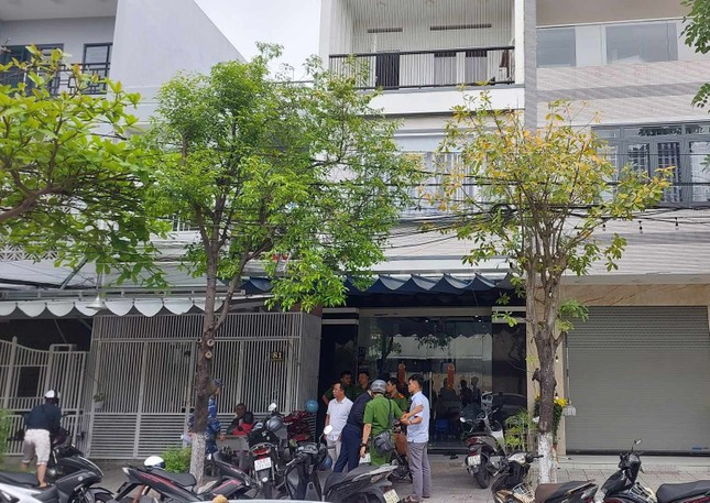 Phụ huynh tố bảo mẫu nhét chăn vào miệng, bạo hành trẻ tự kỷ - Hình 2 Phu huynh to bao mau nhet chan vao mieng, bao hanh tre tu ky-Hinh-2