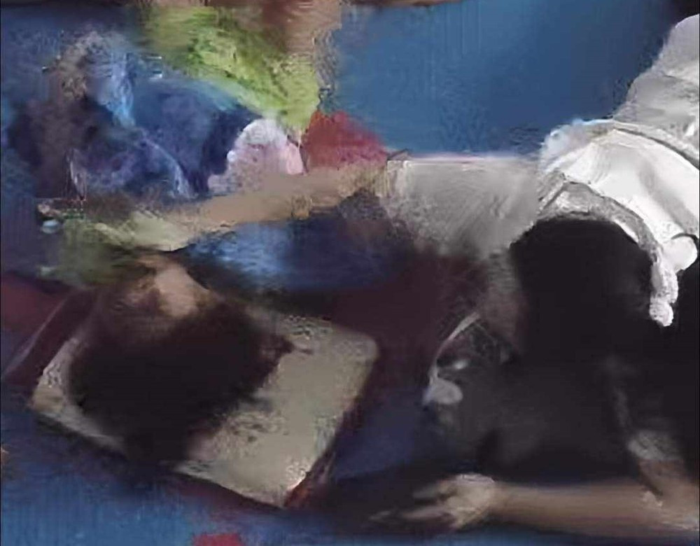 Phụ huynh tố bảo mẫu nhét chăn vào miệng, bạo hành trẻ tự kỷ Phu huynh to bao mau nhet chan vao mieng, bao hanh tre tu ky