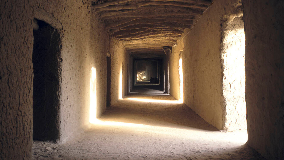 Lăng mộ Askia là bằng chứng về sức mạnh và sự giàu có của đế chế Songhai thế kỷ 15, 16. Đế chế này hưng thịnh nhờ hoạt động kiểm soát thương mại vùng sa mạc Sahara, nhất là về muối và vàng. Ảnh: UNESCO World Heritage Centre.