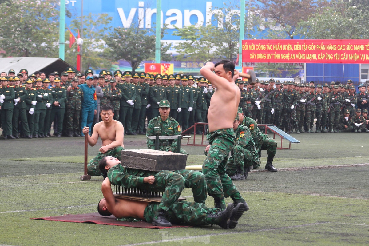 Biểu diễn công phá, một nội dung được đưa vào huấn luyện thường xuyên của lực lượng trinh sát đặc nhiệm.