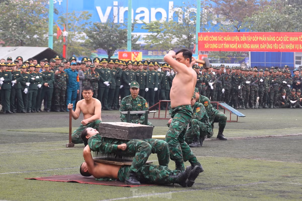 Biểu diễn công phá, một nội dung được đưa vào huấn luyện thường xuyên của lực lượng trinh sát đặc nhiệm.