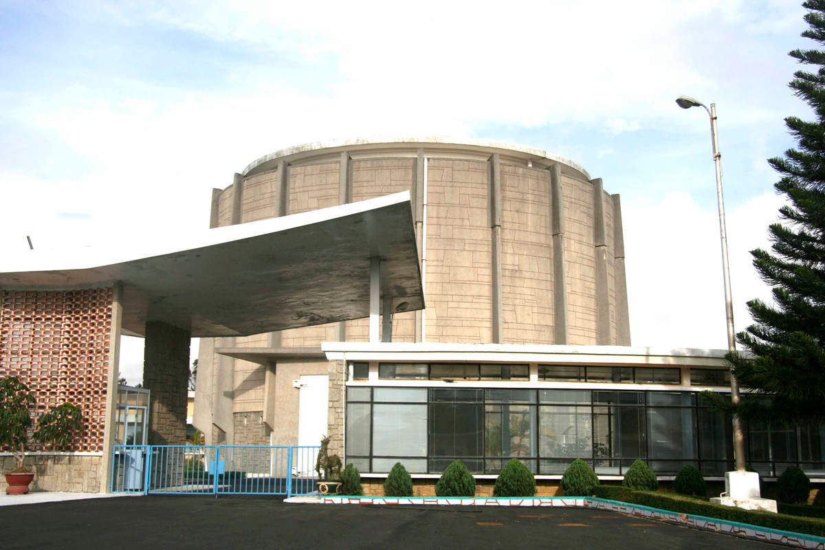 Mặc dù sẵn sàng thực hiện mệnh lệnh nhưng khi đến Đại sứ quán Mỹ ở Sài Gòn và thấy cảnh hỗn loạn ở thành phố này, các chuyên gia Mỹ mới nhận thấy đây là nhiệm vụ khó thực hiện như thế nào. Ảnh: EVN.