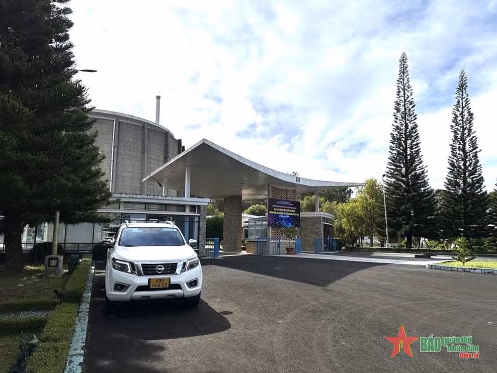 Các thanh nhiên liệu mà Mỹ cung cấp là nhiên liệu hợp kim hydride uranium-zirconium có độ giàu U-235 dưới 20%. Đây là một trong những thiết kế tiên tiến bậc nhất của Mỹ trong những năm 1960. Ảnh: QĐND.