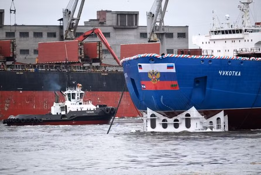 Tàu phá băng hạt nhân Chukotka được chế tạo tại Nhà máy đóng tàu Baltic, khách hàng là Tập đoàn Năng lượng nguyên tử nhà nước Rosatom. Theo Reporter.