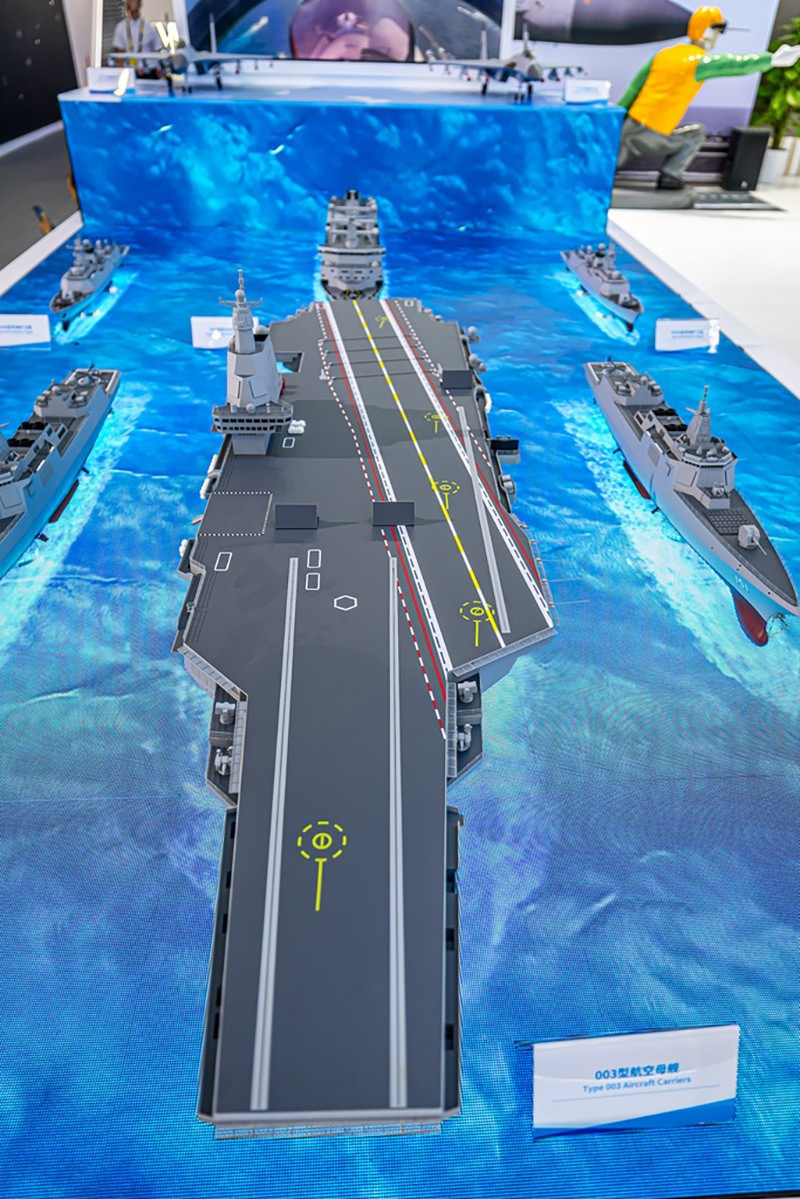 Mô hình tàu sân bay Type 003. Ảnh: VCG/China Daily.