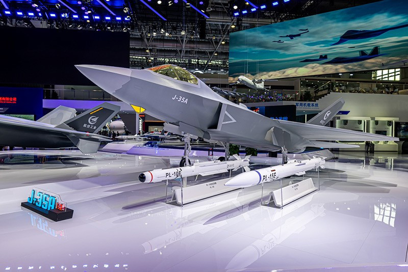 Mô hình máy bay chiến đấu tàng hình J-35A. Ảnh: VCG/China Daily.