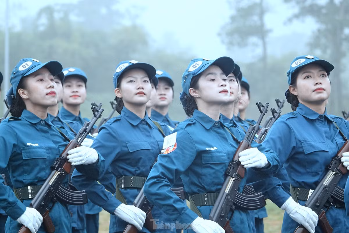 Các bóng hồng của Khối nữ dân quân miền Bắc.
