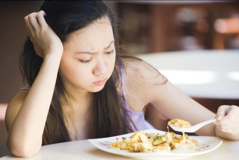 Cô gái bỏ cơm để giảm cân nhưng đường huyết vẫn tăng vù vù Co gai bo com de giam can nhung duong huyet van tang vu vu