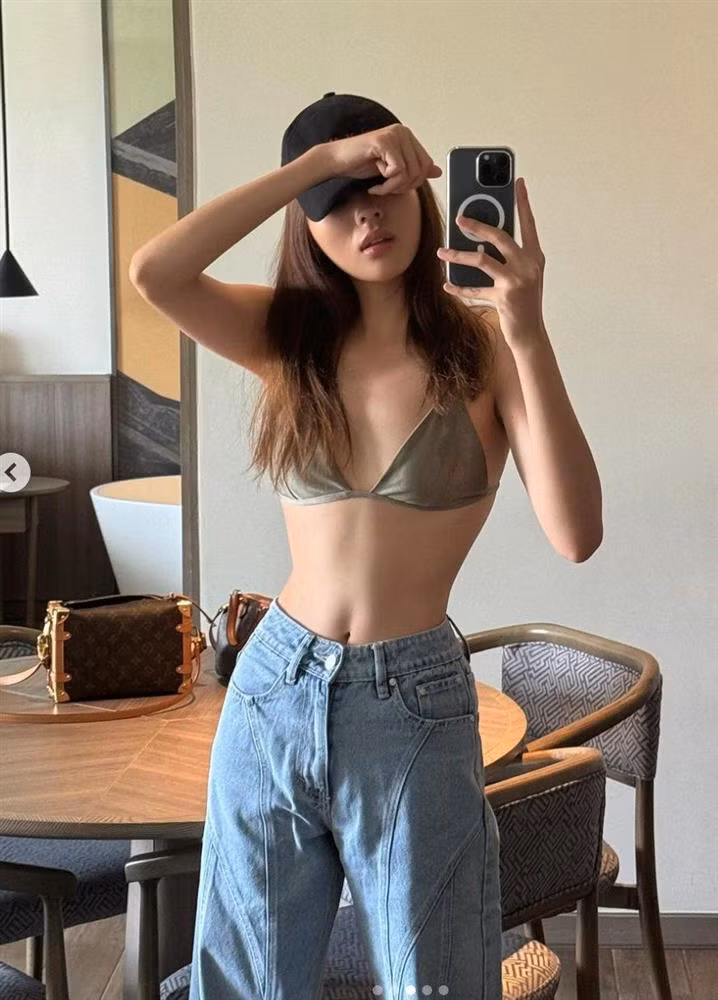 Ky Duyen me ao noi y hinh bong hoa, khoe tron duong cong-Hinh-5