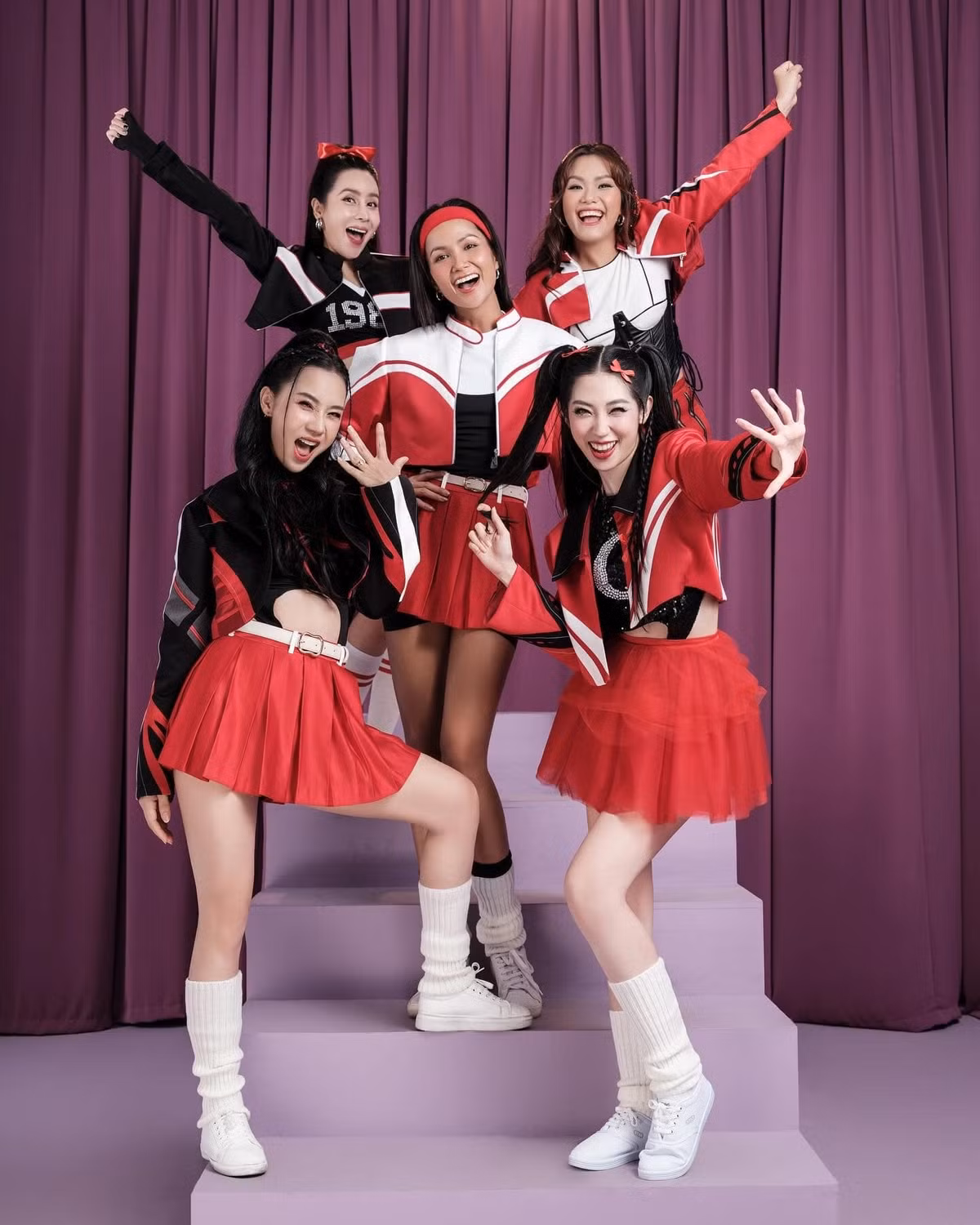 Dang sau hon 3.000 bo trang phuc o show Chi dep-Hinh-3