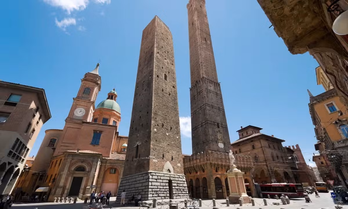 ‘Thap nghieng’ Garisenda thoi Trung co o Y nguy co sup do-Hinh-5