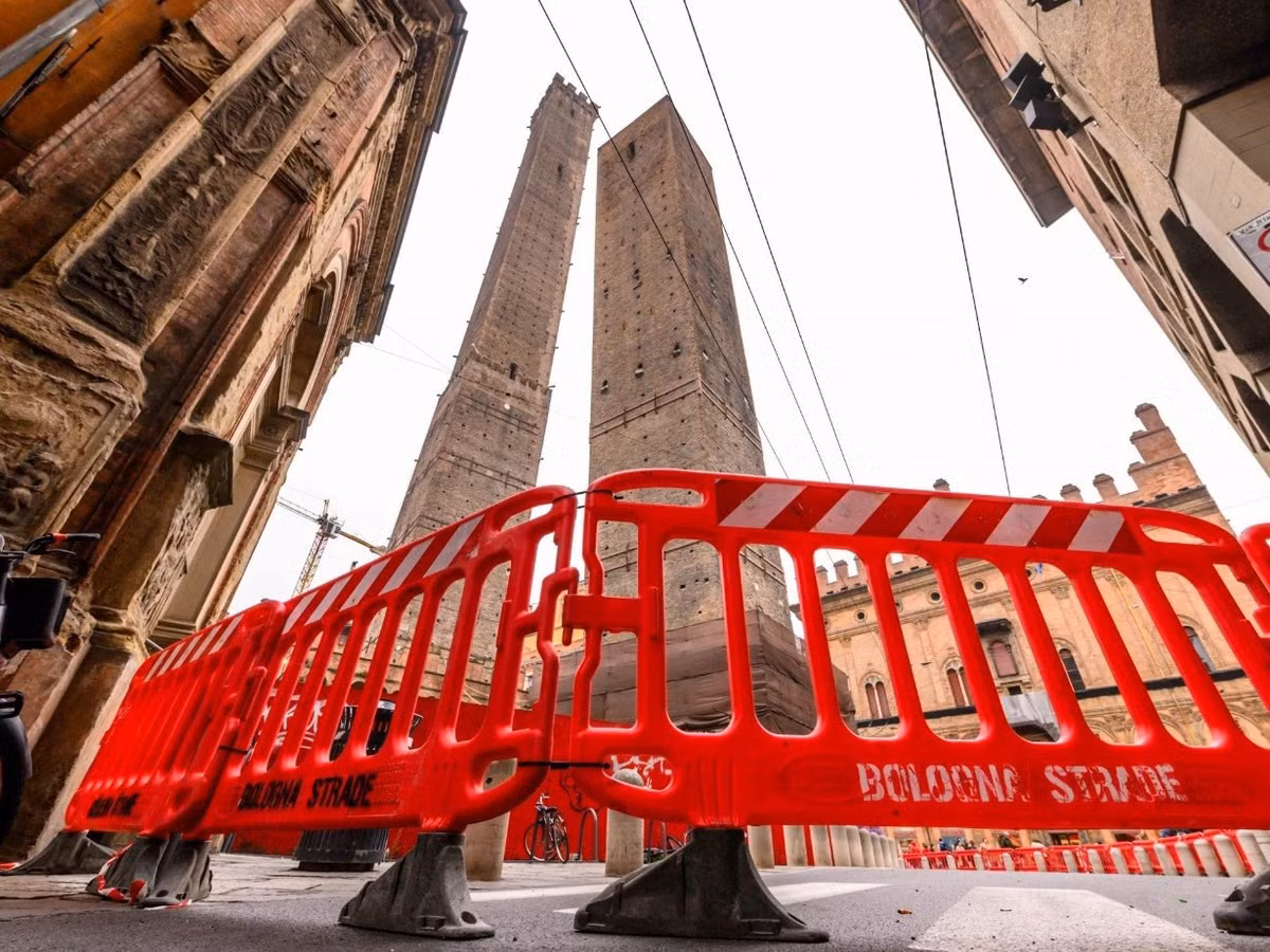 ‘Thap nghieng’ Garisenda thoi Trung co o Y nguy co sup do-Hinh-3