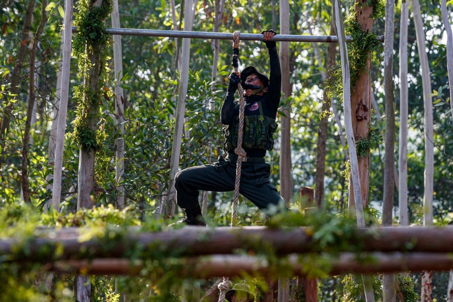 Trải qua môi trường huấn luyện khắc nghiệt, mỗi người đều có thể độc lập tác chiến.