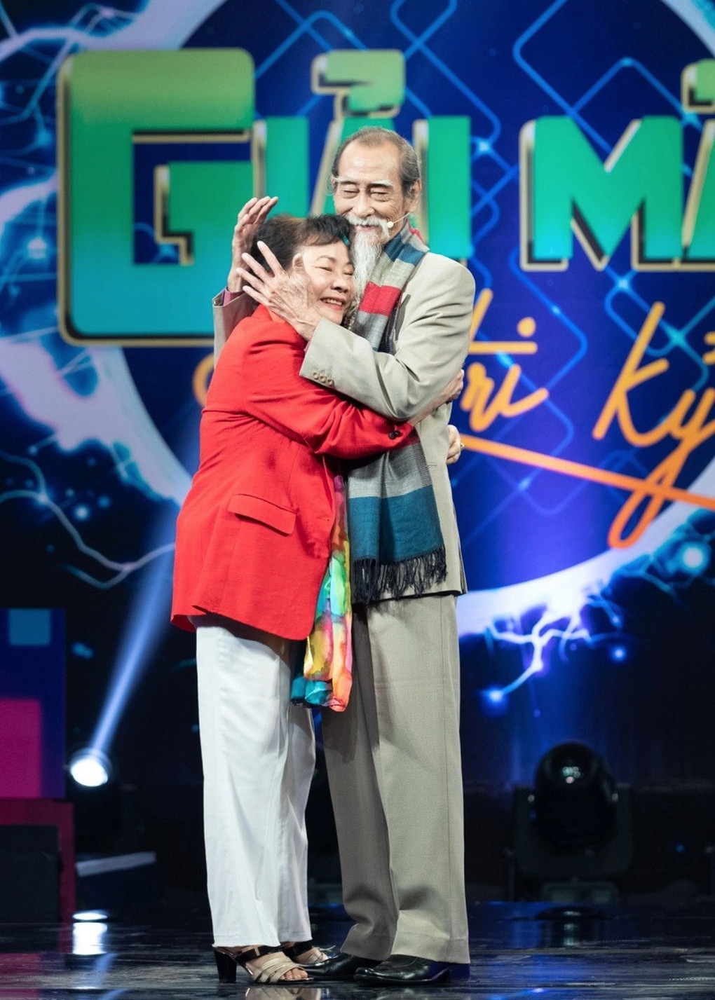 Nghe si Manh Dung: Hon nhan nua the ky, U90 cang dien cang khoe-Hinh-2