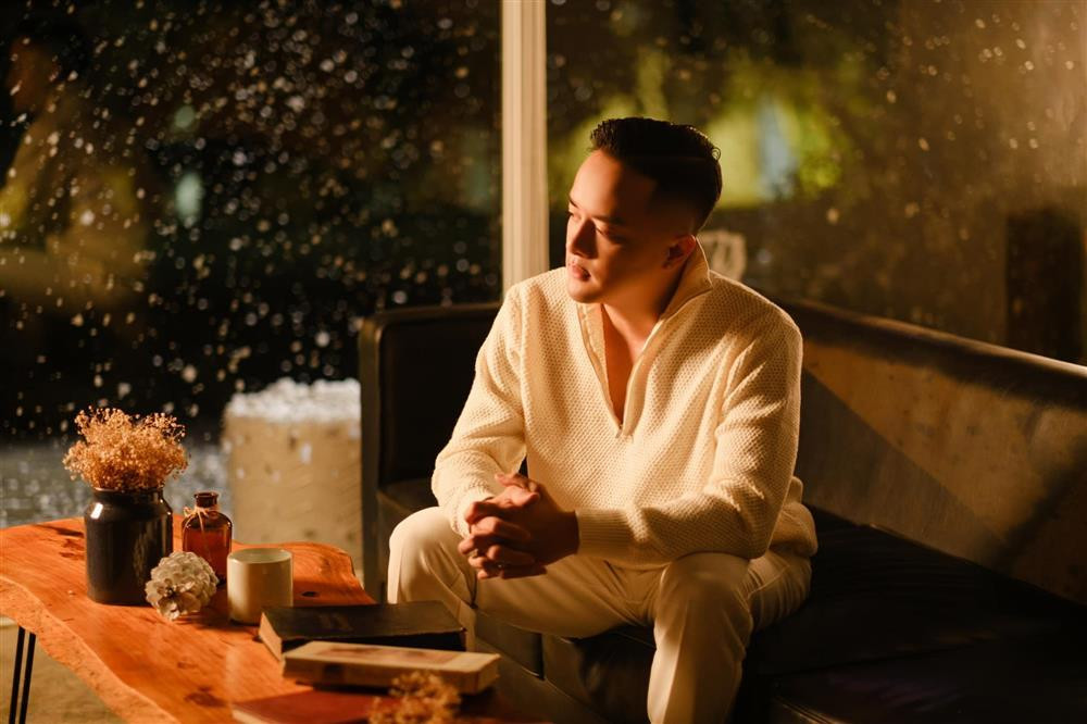 Cao Thái Sơn ở ngưỡng U40: Thích mặc áo mỏng khoe body - Hình 8 Cao Thai Son o nguong U40: Thich mac ao mong khoe body-Hinh-8